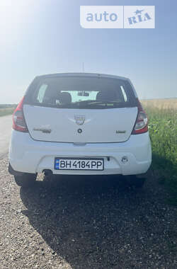 Хэтчбек Dacia Sandero 2009 в Одессе