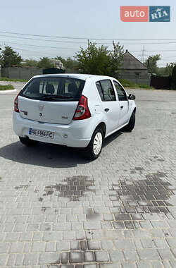 Хэтчбек Dacia Sandero 2009 в Днепре