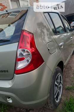 Хетчбек Dacia Sandero 2008 в Охтирці