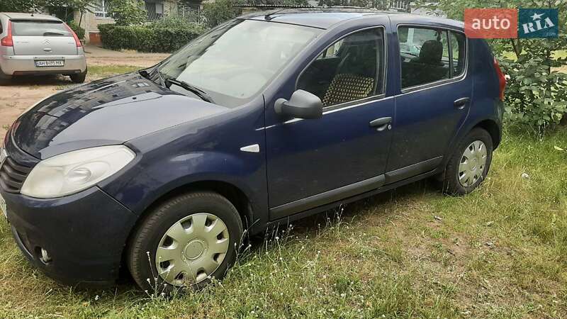 Хетчбек Dacia Sandero 2010 в Києві