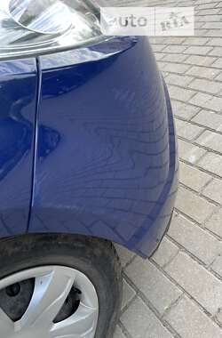 Хэтчбек Dacia Sandero 2009 в 