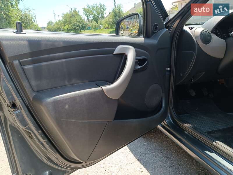 Хетчбек Dacia Sandero 2009 в Хоролі