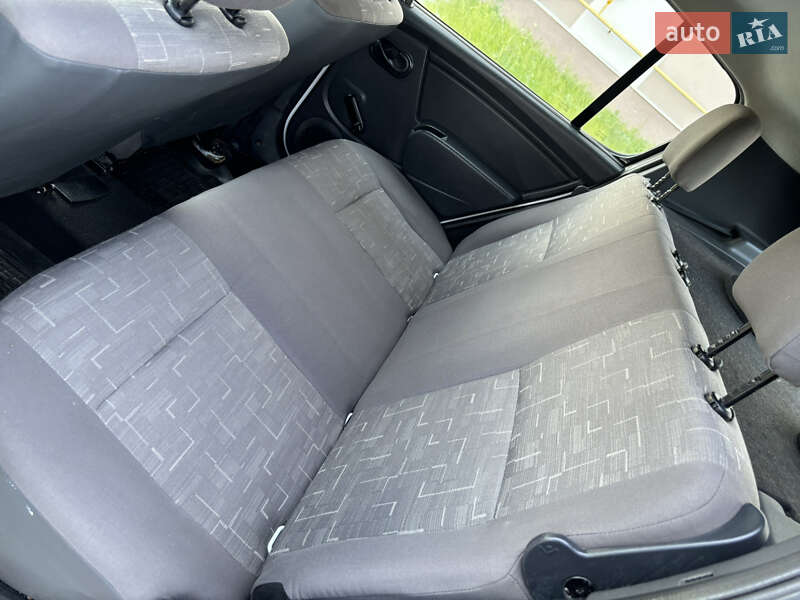 Хетчбек Dacia Sandero 2009 в Хмельницькому