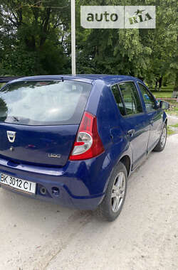 Хэтчбек Dacia Sandero 2009 в Ровно