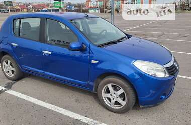 Хэтчбек Dacia Sandero 2009 в Ровно