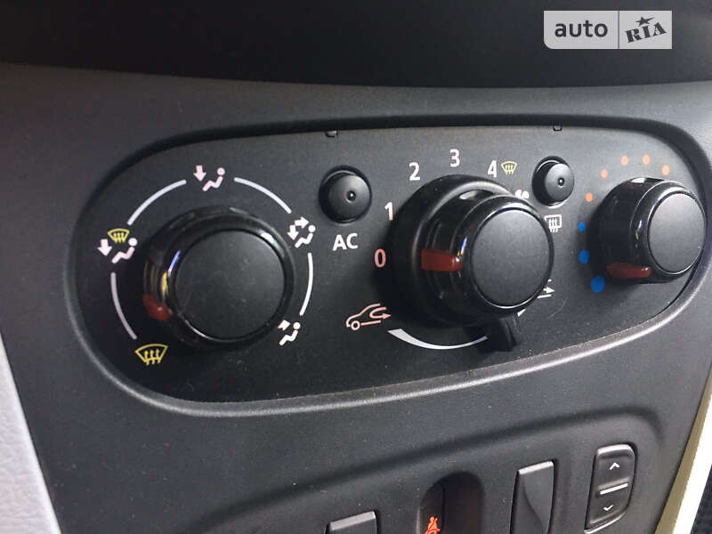 Хэтчбек Dacia Sandero 2013 в Киеве