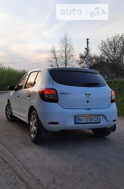 Хэтчбек Dacia Sandero 2014 в 