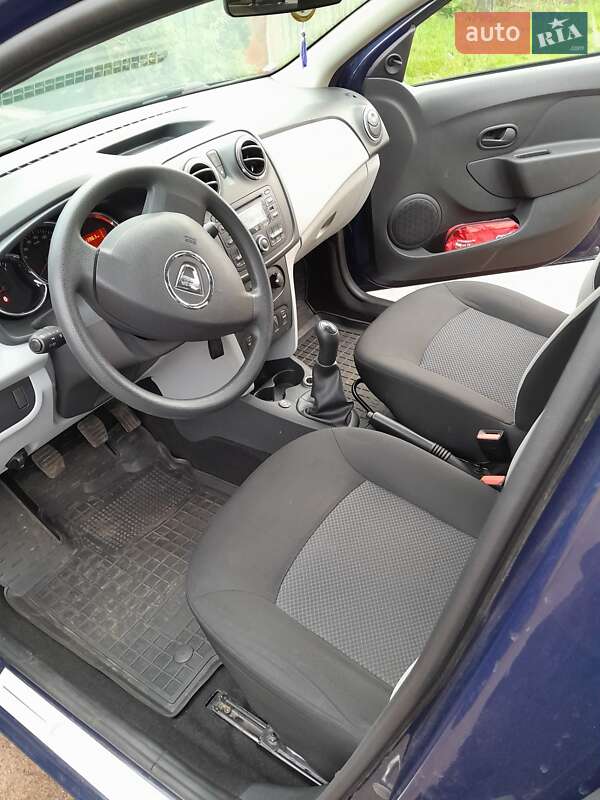 Хетчбек Dacia Sandero 2013 в Лугинах