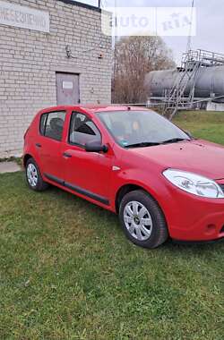 Хэтчбек Dacia Sandero 2009 в 
