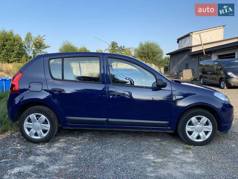 Хэтчбек Dacia Sandero 2009 в Ковеле