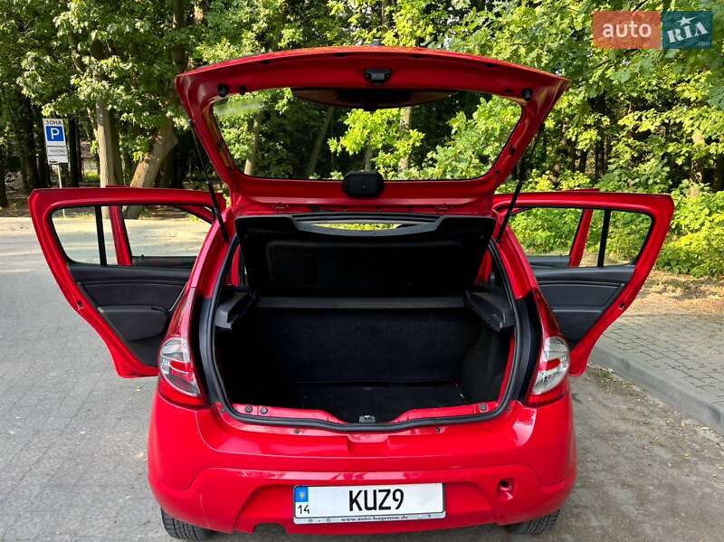 Хетчбек Dacia Sandero 2009 в Львові