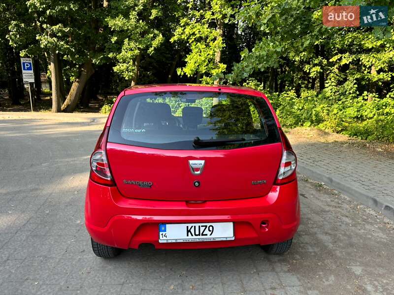 Хетчбек Dacia Sandero 2009 в Львові
