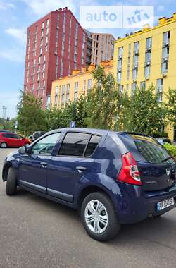 Хетчбек Dacia Sandero 2011 в Києві