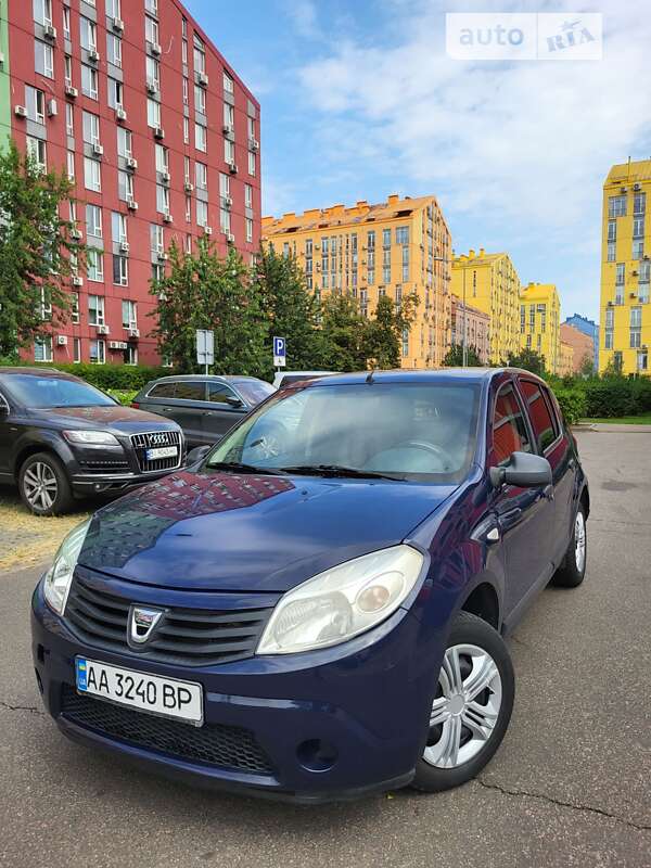 Хетчбек Dacia Sandero 2011 в Києві