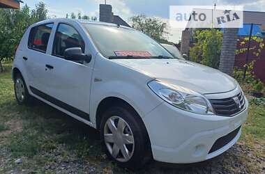 Хетчбек Dacia Sandero 2009 в Луцьку