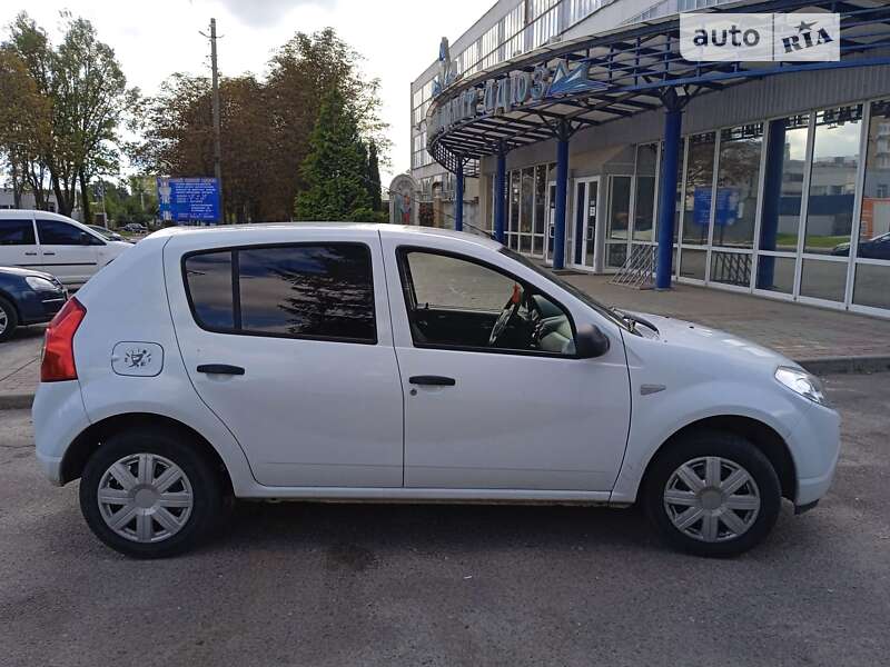 Хэтчбек Dacia Sandero 2011 в Львове