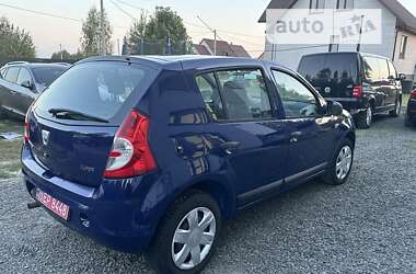 Хэтчбек Dacia Sandero 2008 в Маневичах