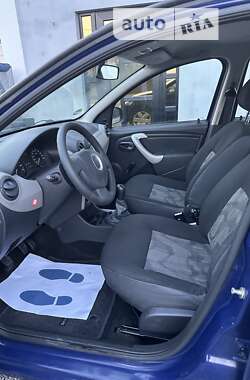 Хэтчбек Dacia Sandero 2008 в Маневичах