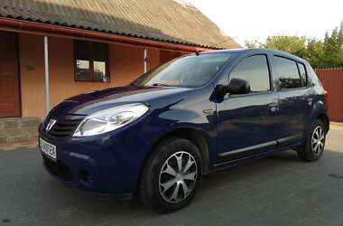 Хэтчбек Dacia Sandero 2009 в Лановцах