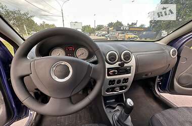 Хэтчбек Dacia Sandero 2009 в 