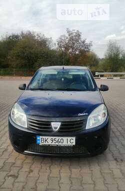 Хэтчбек Dacia Sandero 2010 в Ровно