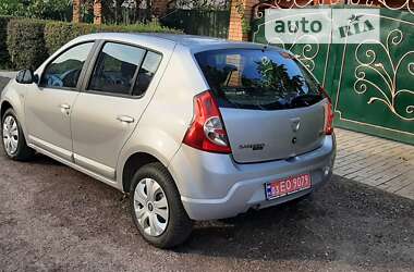 Хэтчбек Dacia Sandero 2009 в Чернигове