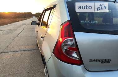 Хэтчбек Dacia Sandero 2009 в Чигирине