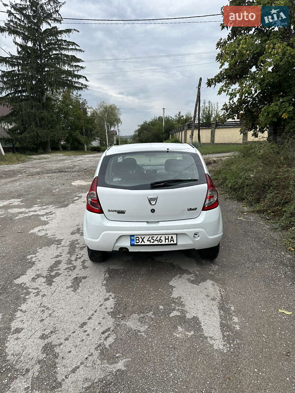 Хетчбек Dacia Sandero 2009 в Кам'янець-Подільському