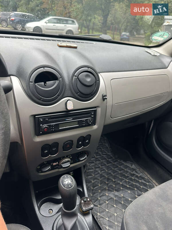 Хетчбек Dacia Sandero 2009 в Кам'янець-Подільському