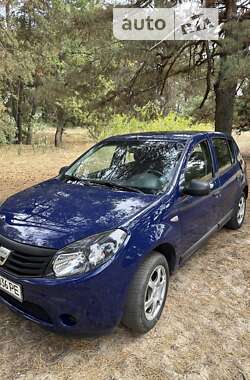 Хетчбек Dacia Sandero 2009 в Дніпрі