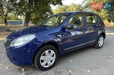 Хэтчбек Dacia Sandero 2009 в Лебедине