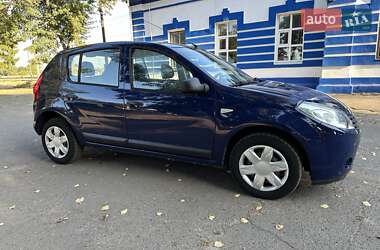 Хэтчбек Dacia Sandero 2009 в Лебедине