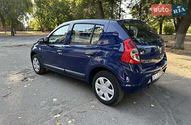 Хэтчбек Dacia Sandero 2009 в Лебедине