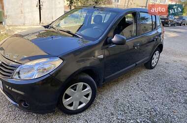 Хетчбек Dacia Sandero 2010 в Тисмениці