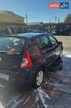 Хэтчбек Dacia Sandero 2008 в 
