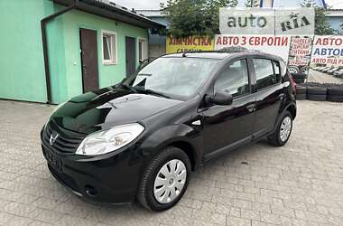 Хэтчбек Dacia Sandero 2012 в Сокале