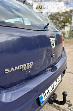 Хетчбек Dacia Sandero 2009 в Києві