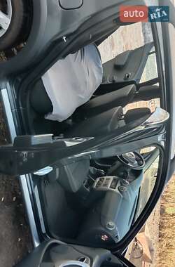 Хэтчбек Dacia Sandero 2010 в 