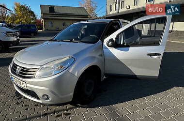 Хетчбек Dacia Sandero 2009 в Чернівцях