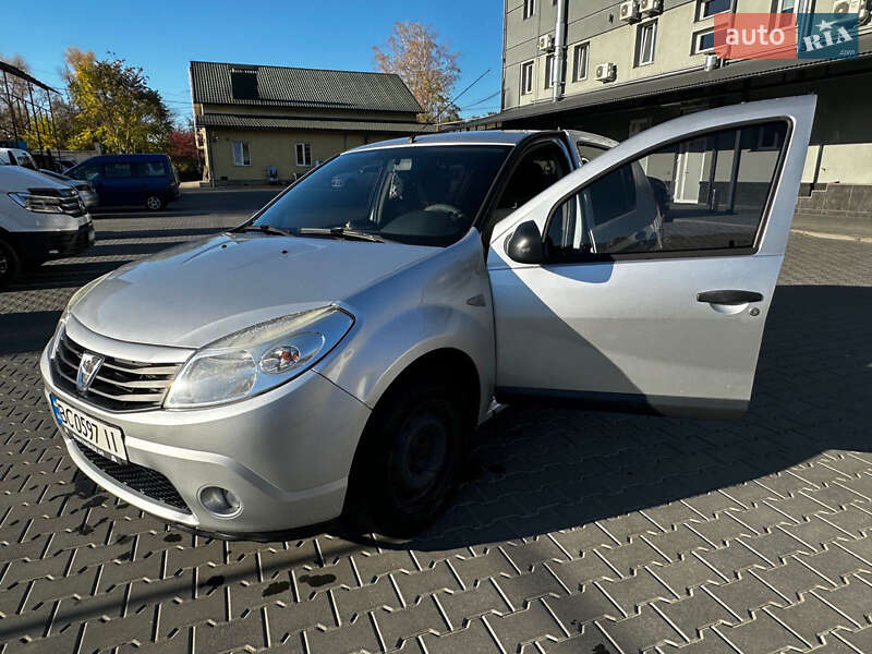 Хэтчбек Dacia Sandero 2009 в Черновцах