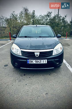 Хетчбек Dacia Sandero 2008 в Сарнах