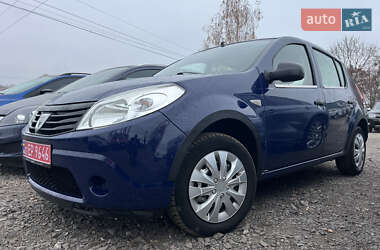 Хэтчбек Dacia Sandero 2009 в Луцке