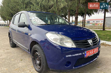 Хэтчбек Dacia Sandero 2008 в 