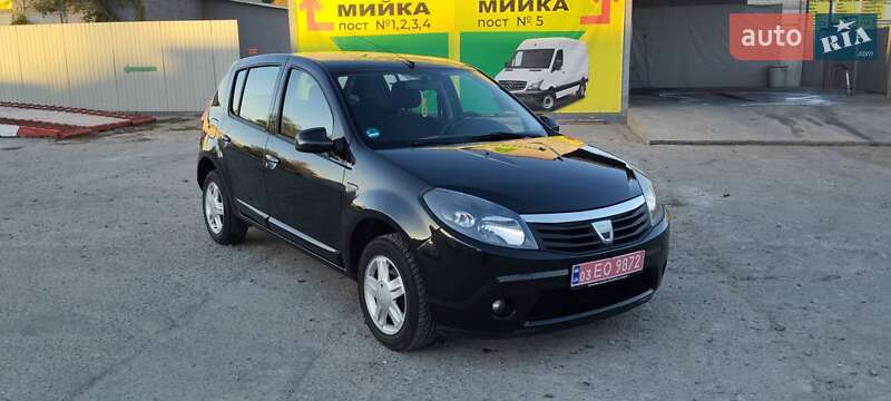 Хетчбек Dacia Sandero 2010 в Каневі