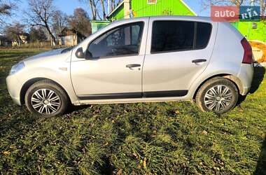 Хетчбек Dacia Sandero 2010 в Рівному