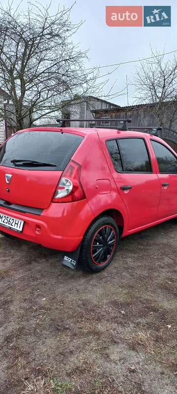 Хэтчбек Dacia Sandero 2010 в Быковке