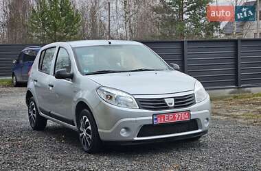 Хетчбек Dacia Sandero 2009 в Любешові