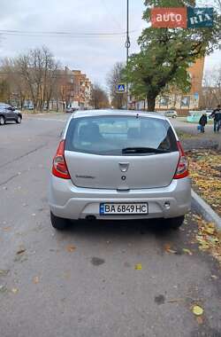 Хэтчбек Dacia Sandero 2012 в Александрие