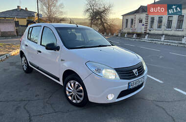 Хэтчбек Dacia Sandero 2011 в Могилев-Подольске