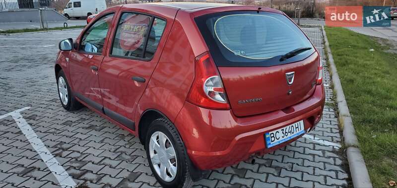 Хэтчбек Dacia Sandero 2012 в Винниках